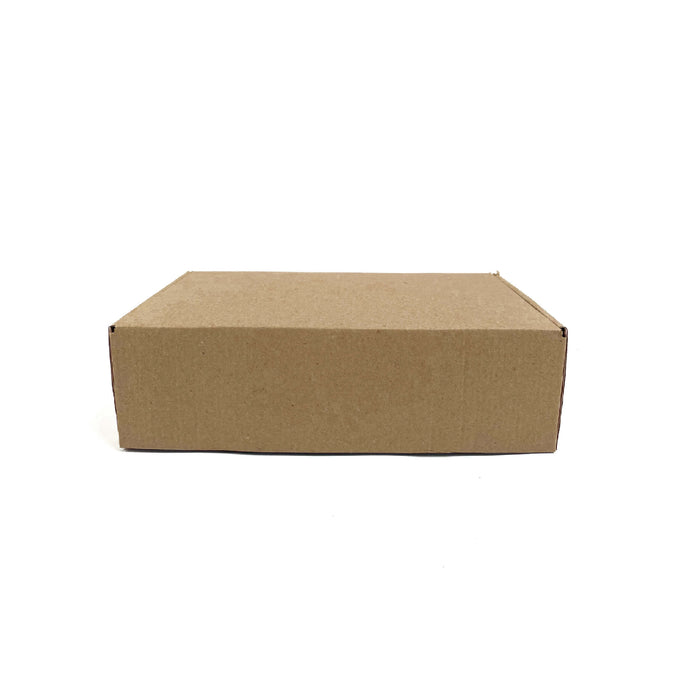 Cajas de cartón grandes personalizadas con logo o diseño. Interior rosa. Mint Pages